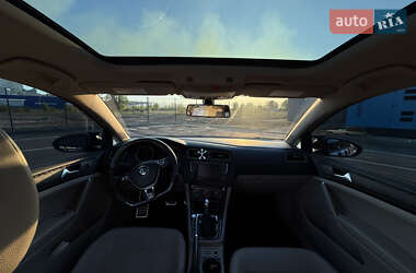 Хетчбек Volkswagen Golf 2017 в 