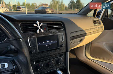 Хетчбек Volkswagen Golf 2017 в 