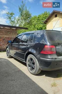Хетчбек Volkswagen Golf 2001 в 