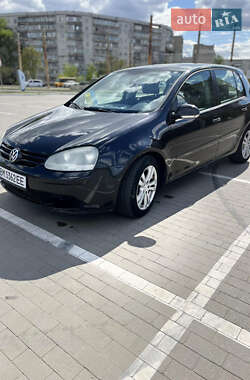 Хетчбек Volkswagen Golf 2004 в Сумах