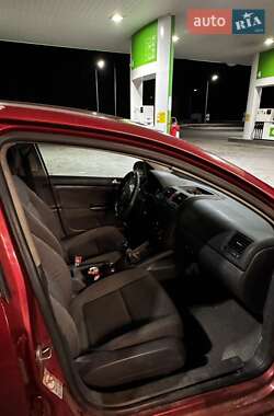 Хетчбек Volkswagen Golf 2008 в 