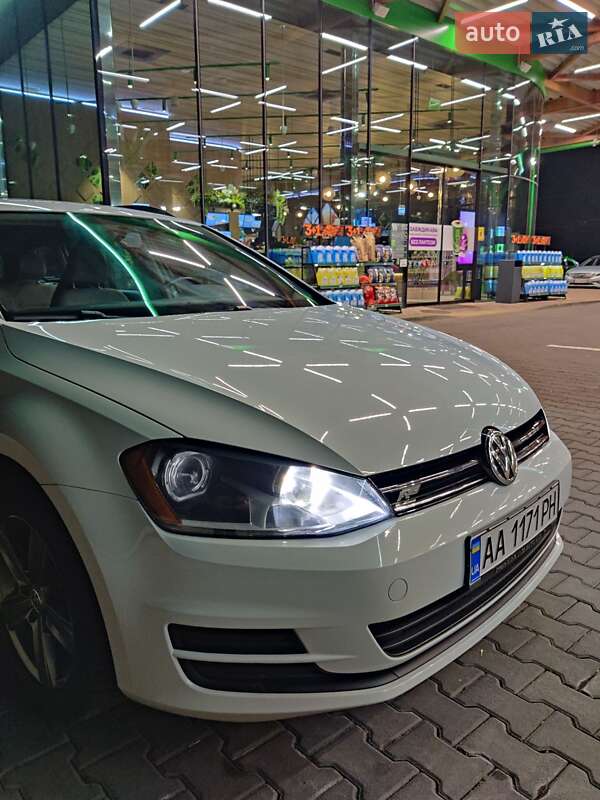 Універсал Volkswagen Golf 2015 в Києві