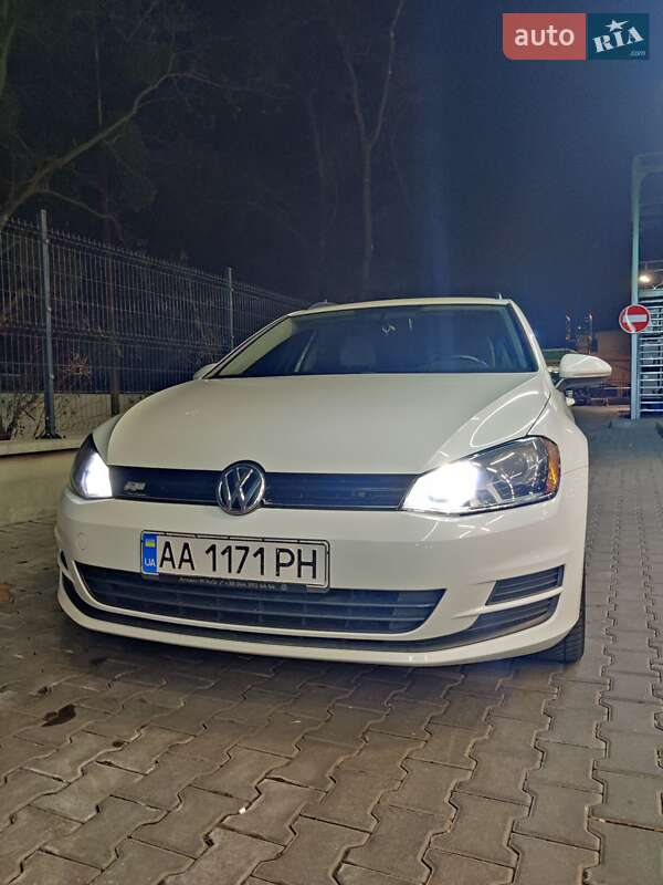 Універсал Volkswagen Golf 2015 в Києві