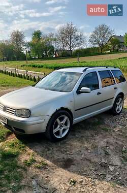 Універсал Volkswagen Golf 2002 в Чернівцях