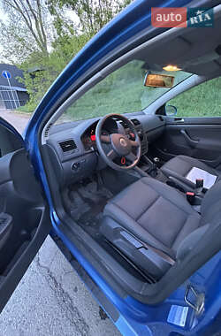 Хетчбек Volkswagen Golf 2005 в 