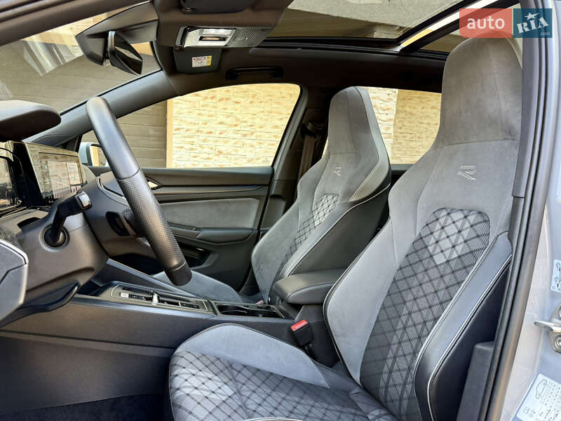 Універсал Volkswagen Golf 2020 в Чернівцях