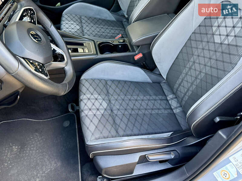 Універсал Volkswagen Golf 2020 в Чернівцях