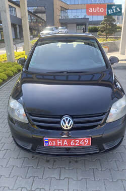 Хэтчбек Volkswagen Golf 2005 в 
