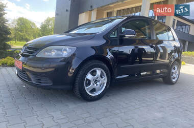 Хетчбек Volkswagen Golf 2005 в Стрию