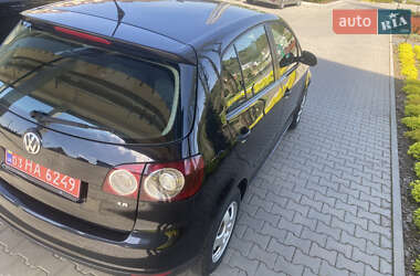 Хэтчбек Volkswagen Golf 2005 в 