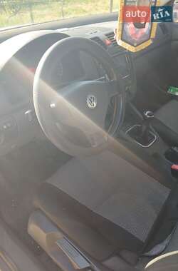 Хетчбек Volkswagen Golf 2004 в 