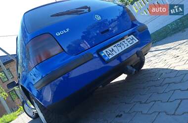 Хетчбек Volkswagen Golf 1999 в 