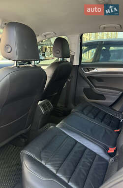 Хетчбек Volkswagen Golf 2013 в 