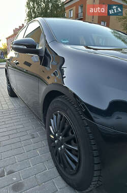 Хэтчбек Volkswagen Golf 2009 в 
