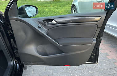Хэтчбек Volkswagen Golf 2009 в 
