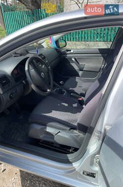 Хетчбек Volkswagen Golf 2008 в 