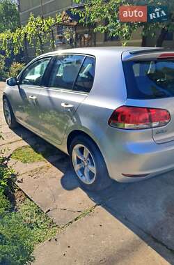 Хэтчбек Volkswagen Golf 2009 в 