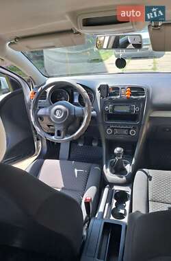 Хэтчбек Volkswagen Golf 2009 в 