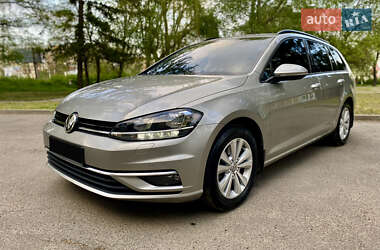 Универсал Volkswagen Golf 2017 в Черновцах