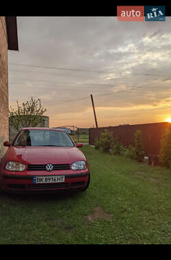 Хетчбек Volkswagen Golf 2001 в Луцьку