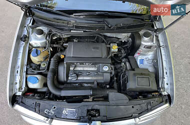 Хэтчбек Volkswagen Golf 2001 в 