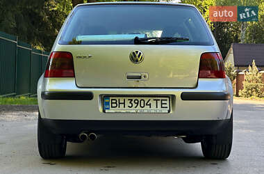 Хэтчбек Volkswagen Golf 2001 в 