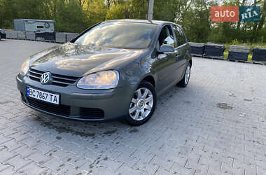 Хэтчбек Volkswagen Golf 2004 в 