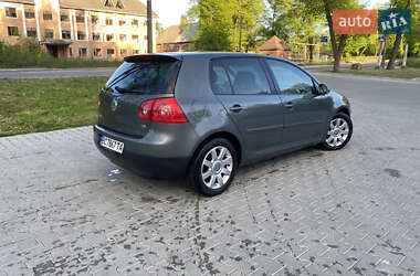 Хэтчбек Volkswagen Golf 2004 в 