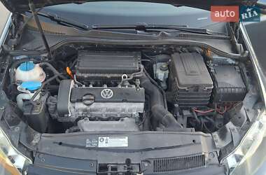 Хетчбек Volkswagen Golf 2010 в 