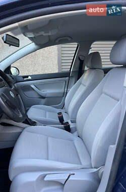 Хэтчбек Volkswagen Golf 2007 в 