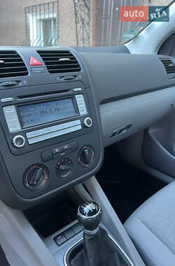 Хэтчбек Volkswagen Golf 2007 в 