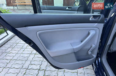 Хэтчбек Volkswagen Golf 2007 в 