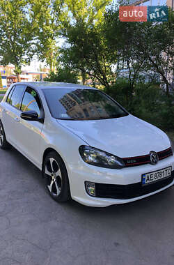 Хетчбек Volkswagen Golf 2011 в 