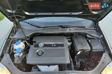 Хетчбек Volkswagen Golf 2006 в 