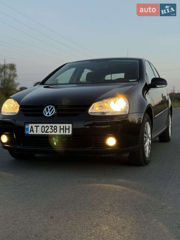 Хетчбек Volkswagen Golf 2006 в 