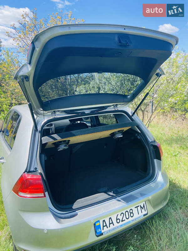Хэтчбек Volkswagen Golf 2015 в Киеве