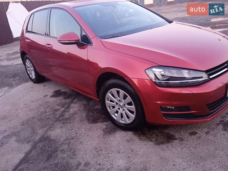 Хэтчбек Volkswagen Golf 2015 в Дубровице