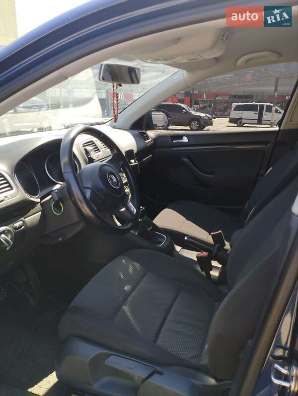 Универсал Volkswagen Golf 2010 в Киеве