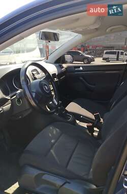 Универсал Volkswagen Golf 2010 в 