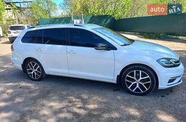 Универсал Volkswagen Golf 2017 в 