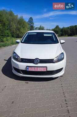 Хетчбек Volkswagen Golf 2012 в 