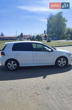 Хетчбек Volkswagen Golf 2012 в 