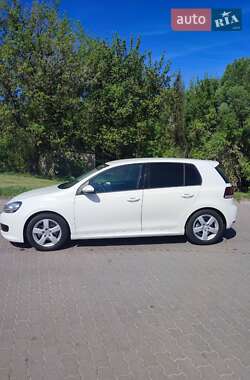 Хетчбек Volkswagen Golf 2012 в 