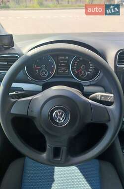 Хетчбек Volkswagen Golf 2012 в 