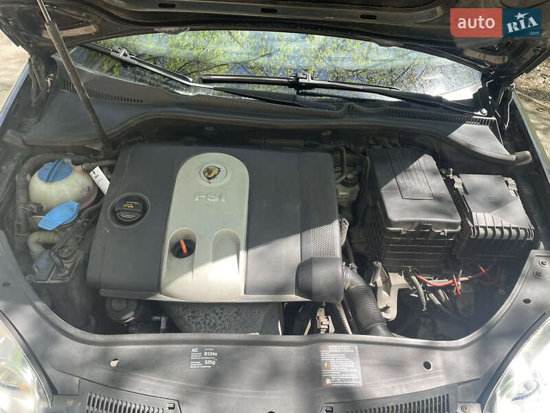 Хетчбек Volkswagen Golf 2005 в Києві