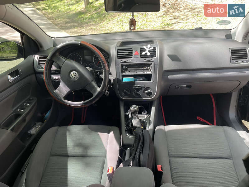 Хетчбек Volkswagen Golf 2005 в Києві