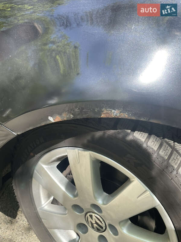 Хетчбек Volkswagen Golf 2005 в Києві