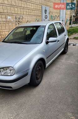 Хэтчбек Volkswagen Golf 2002 в Вышгороде