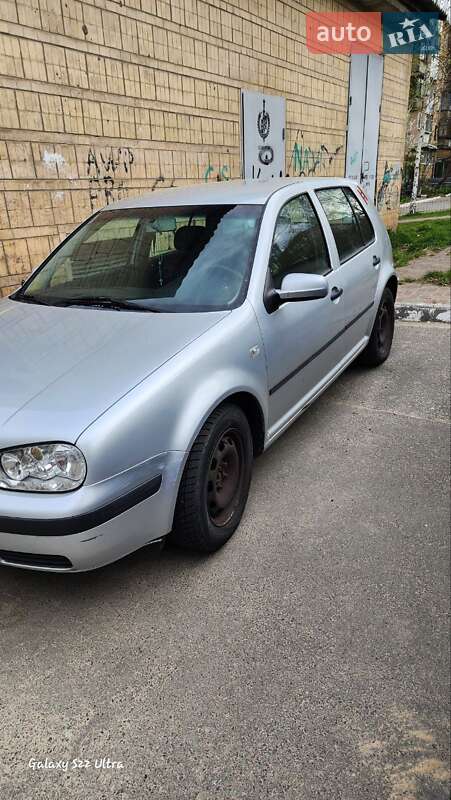 Хетчбек Volkswagen Golf 2002 в Вишгороді