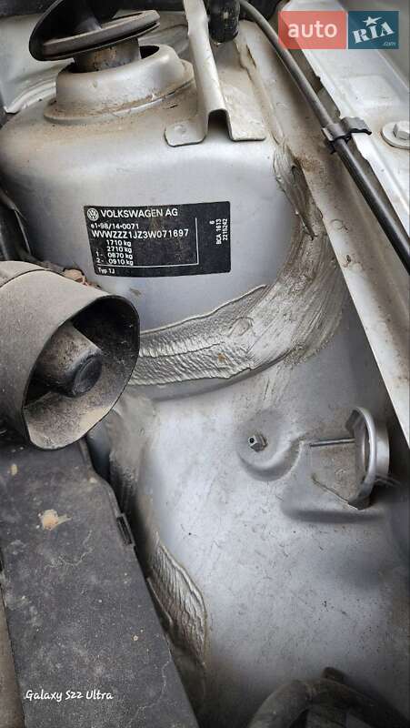 Хетчбек Volkswagen Golf 2002 в Вишгороді